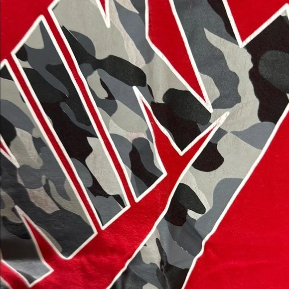 THE NIKE TEE Red Tee with Camouflage Logo. Size Medium. 100% Cotton - Picture 4 of 5